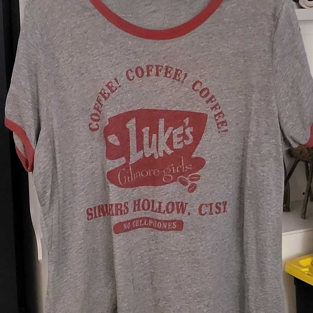Gilmore Girls Gray and Red Graphic T-Shirt
